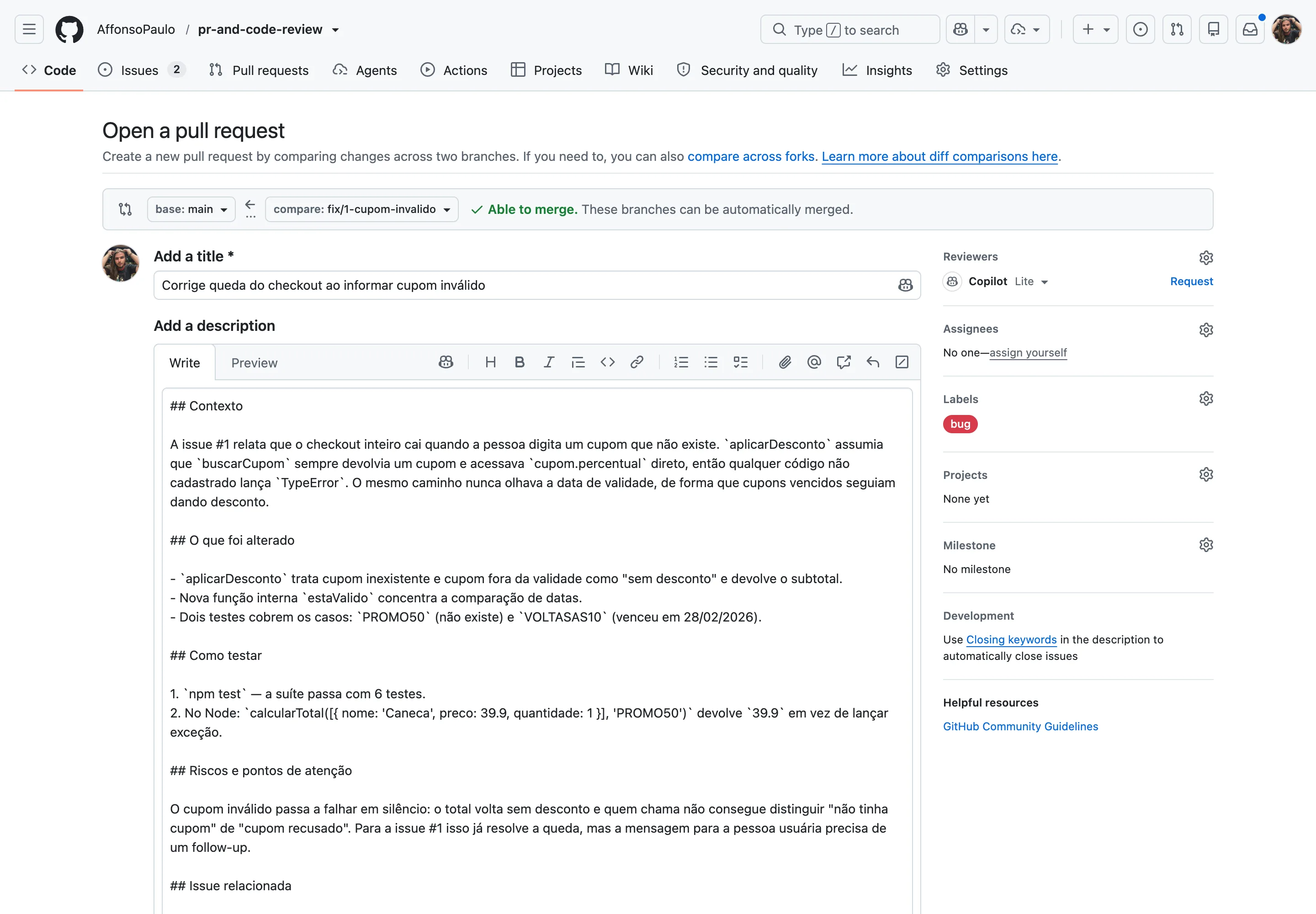 Mesmo formulário com título descritivo, descrição completa em Markdown e a label bug aplicada na barra lateral.