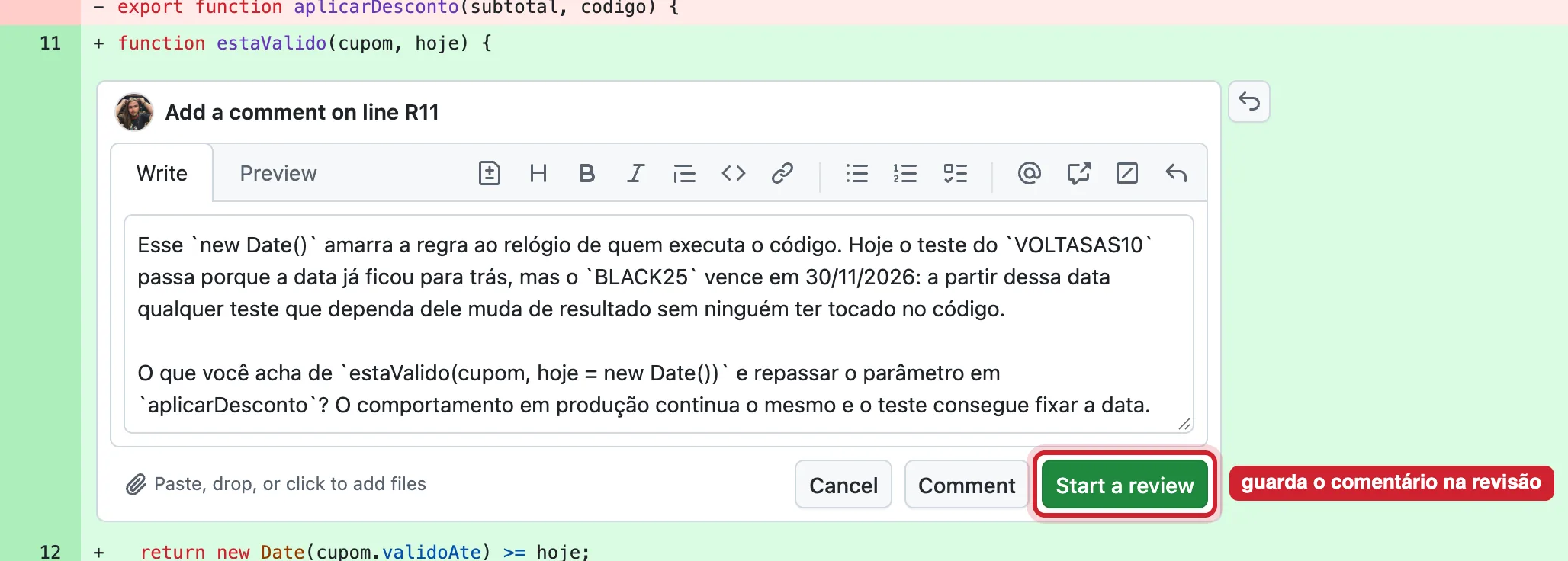 Caixa de comentário aberta sobre a linha 11 com um texto escrito e os botões Cancel, Comment e Start a review, este último destacado.
