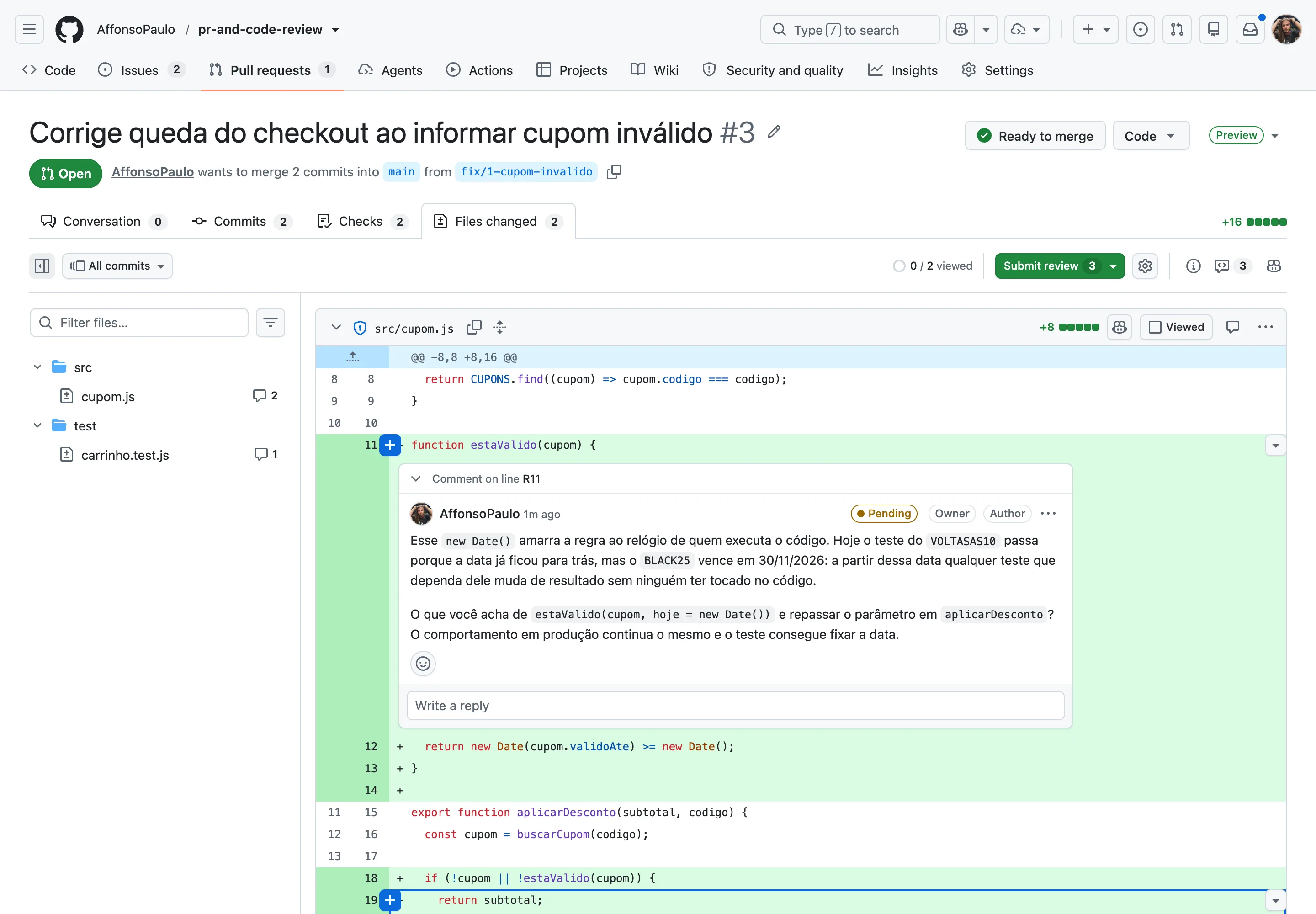 Aba Files changed com um comentário marcado como Pending e o botão Submit review indicando três comentários acumulados.